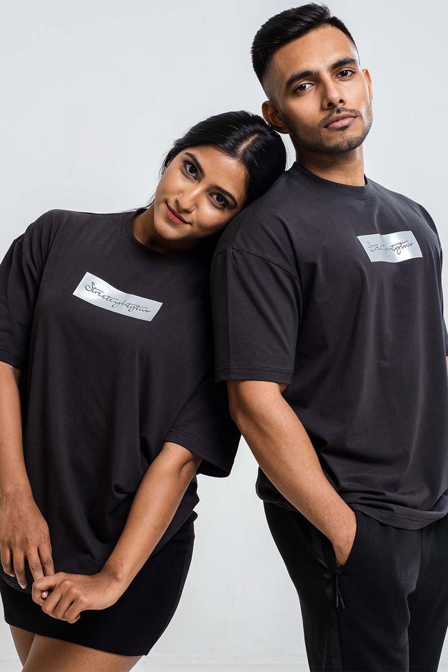 Oversize signature logo print in gold and silver box, Solid Lycra Jersey T-shirt
