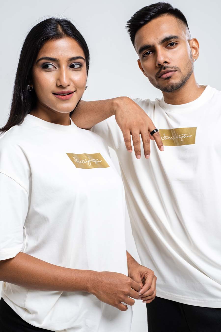 Oversize signature logo print in gold and silver box, Solid Lycra Jersey T-shirt
